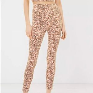 Lou & Grey NWT Leopard Print Essential Leggings